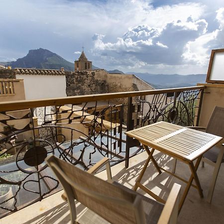 Hotel Poeta Jorge Manrique セグラ・デ・ラ・シエラ エクステリア 写真